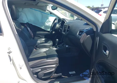 2018 Jeep Compass Latitude 4X4 from USA, damaged, VIN 3C4NJDBB4JT103791